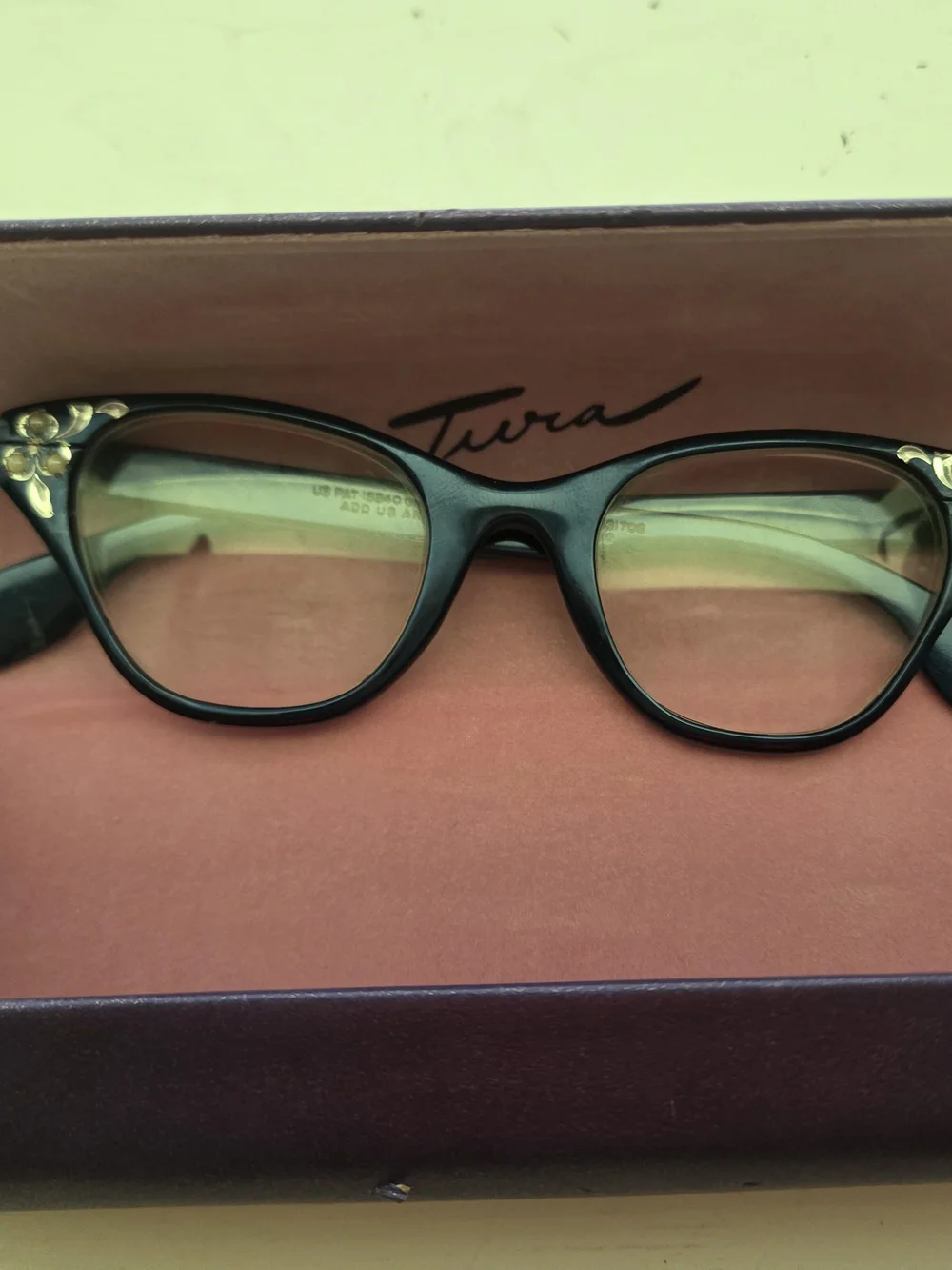 Vitage Cat Eye Tura Glasses With Case